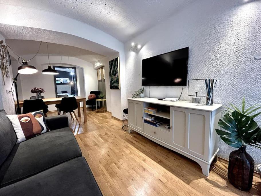 Charming Appartment 3-Min Walk To Old Town - Free Parking Ljubljana Buitenkant foto